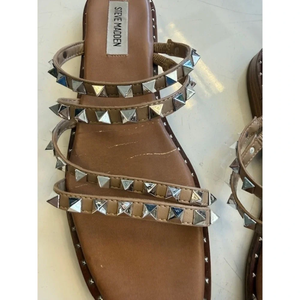 Steve‎ Madden Skyler Studded Gladiator Sandals 7.5 Tan Silver Pyramid Stud Flat - Picture 2 of 8